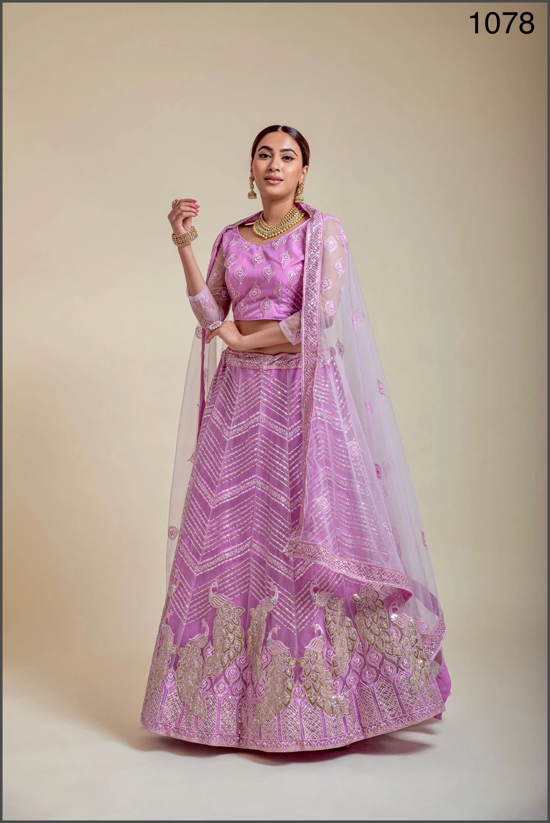 Bridal lehenga in roze tinten